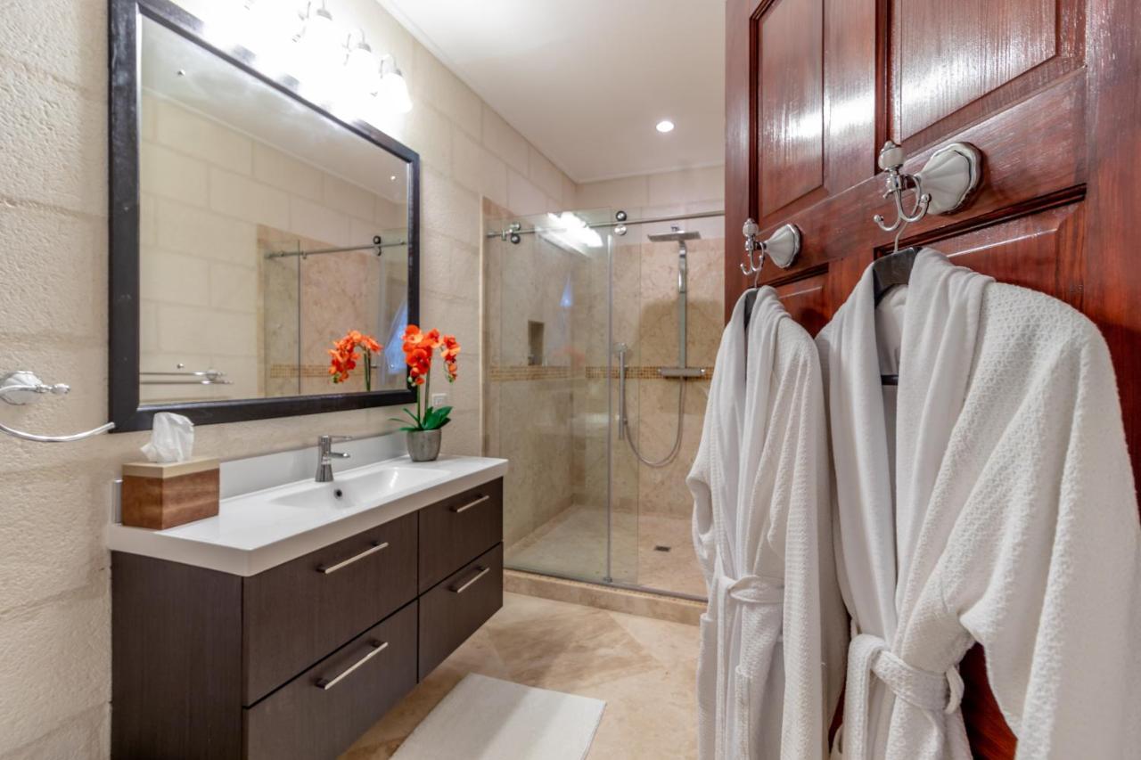 Sweetfield Manor 5*